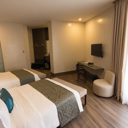Goldberry Lite Hotel Iloilo City Dış mekan fotoğraf